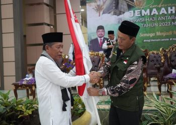 Wagub Abdullah Sani saat pelepasan, Jamaah Haji Embarkasi antara Provinsi Jambi Tahun 1444 H di asrama Haji Jambi, Sabtu (10/06/2023). (Foto: Diskominfo/Novriansah)