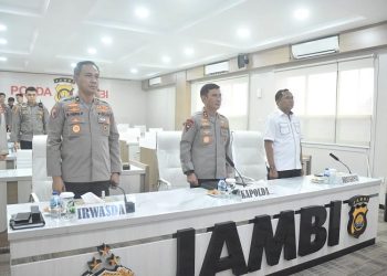 Kapolda Jambi Ikuti Rakornas Pengawasan Intern Tahun 2023 secara daring pada Rabu, di Mapolda Jambi (14/06/2023). (Dok. Humas Polda Jambi)