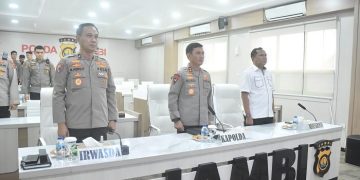 Kapolda Jambi Ikuti Rakornas Pengawasan Intern Tahun 2023 secara daring pada Rabu, di Mapolda Jambi (14/06/2023). (Dok. Humas Polda Jambi)