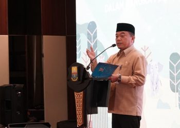 Al Haris pada launching kurikulum pendidikan Lingkungan Gambut, bertempat di Aston Hotel Jambi, Rabu (14/06/2023). (Foto: Diskominfo/Erit)