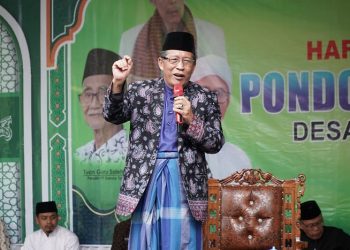 Abdullah Sani saat mengahdiri Haflah Akhirussanah Ke- 53 Pondok Pesantren Darusy Syafi'iyah di Desa Kampung Pulau Kabupaten Batanghari, Kamis (15/06/2023). (Foto: Diskominfo/Harun)