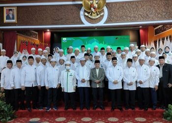 Momen poto bersama usai Rakerwil IPHI di auditorium rumah dinas Gubernur Jambi, Sabtu (17/06/2023). (Dok. Riky)