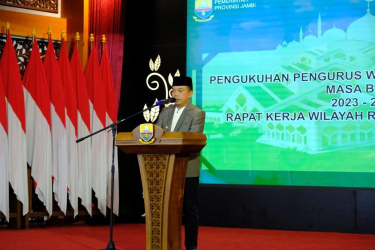 Gubernur Al Haris saat menghadiri pengukuhan pengurus wilayah IPHI daerah Provinsi Jambi masa bakti 2023-2028 di Auditorium Rumah Dinas Gubernur Jambi, Sabtu (17/6/2023). (Foto : Hori, Sopbirin - Kominfo)