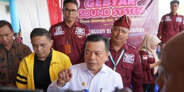 Al Haris saat diwawnacarai usai Membuka Gebyar Sound System yang diselenggarakan oleh PSJ di Eks IKABAMA Simpang Kawat Kota Jambi, Sabtu, (17/06/2023) - (Foto : Novriansah - kominfo)