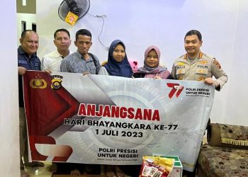 Kombes Pol Mulia Prianto saat Anjangsana di Kediaman Warakauri Polri di Perum Bukit Mayang Estate, Jambi, Senin (19/06/2023). (Dok. Humas Polda Jambi)