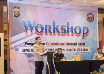 Kabid Humas Polda Jambi Kombes Pol. Mulia Prianto saat membuka Workshop Pengelolaan Keterbukaan Informasi Publik di Hotel Aston pada Selasa, (20/06/2023). (Dok. Humas Polda Jambi)