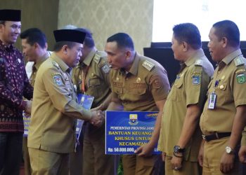 Al Haris pada Rakor Camat Se-Provinsi Jambi Semester 1 di Ballroom RCC Jambi, Rabu (21/06/2023). (Foto : Harun - Kominfo)