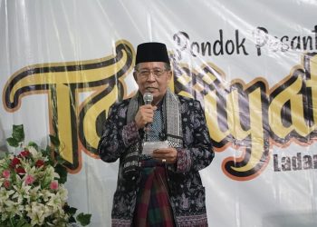 Wagub saat menghadiri Tahsyakuran Khotmil Qur’an Wal Kutub Ponpes Tarbiyatul Ummah, di Desa Ladang Panjang, Kabupaten Muaro Jambi, Sabtu, (24/06/2023) (Foto: Dikominfo/Harun)