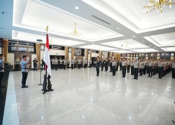 Upacara penyematkan tanda kehormatan Bintang Bhayangkara Pratama ke-22 Perwira Tinggi (Pati) Polri. di Gedung Rupatama di Jakarta, Jumat, (30/06/2023). (Dok. Div Humas Polri)