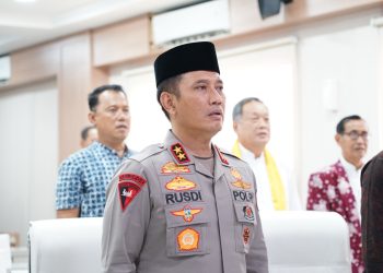 Kapolda Jambi Ikuti Doa Bersama Lintas Agama dalam Rangka Hari Bhayangkara ke-77 Via Zoom Meeting di Ruang Vicon Lt.2 Polda Jambi, Jumat (30/06/2023). (Dok. Humas Polda Jambi)
