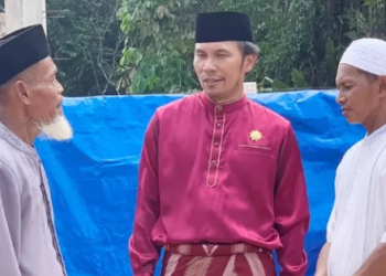 Ketua DPRD Provinsi Jambi, Edi Purwanto saat meninjau Kantor Nahdatul Ulama di Kelurahan Sridadi, Kecamatan Muara Bulian, Kabupaten Batanghari, Rabu (19/7/2023). (Foto: Siklusjambi/Bambang)