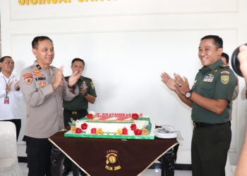 Kepala Staf Korem 042/Gapu, Kolonel Inf. Ali Aminudin mendatangi Mapolda Jambi pada, Senin (03/07/2023). (Dok. Humas Polda Jambi)