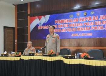 Irwasda Polda Jambi, Brigjen Pol. Raden Heru Prakoso saat memberikan pembekalan, Senin (03/07/23). (Dok. Humas Polda Jambi)