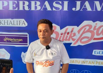 Ketua Umum KONI Provinsi Jambi, Budi Setiawan saat diwawancarai usai Opening Ceremony Porprov ke - XXIII Provinsi Jambi Tahun 2023 GOR Kota Baru, Senin (03/07/2023). (Dok. Sikluskambi.id)
