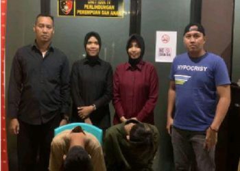 Dua pelaku TPPO MAF (18) dan MHH (19) setelah ditangkap polisi, Jumat (14/07/2023). (Dok. Humas Polda Jambi)