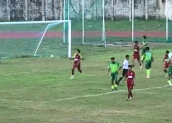 Perayaan gol pemain Batanghari, Phillipo Hijr setelah sukses mencetak goal lewat titik putih, Batanghari sukses kandaskan Sarolangun 3-0 di Stadion Tri Lomba Juang, Sabtu (8/7/2023). [Foto: Ega)