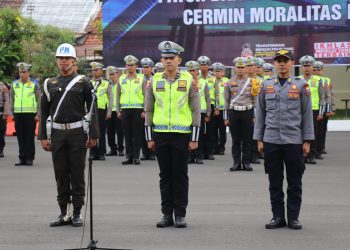 Polda Jambi laksanakan apel gelar pasukan Ops Patuh Tahun 2023 di lapangan Mapolda Jambi pada Senin, (10/07/2023). (Foto: Humas Polda Jambi)