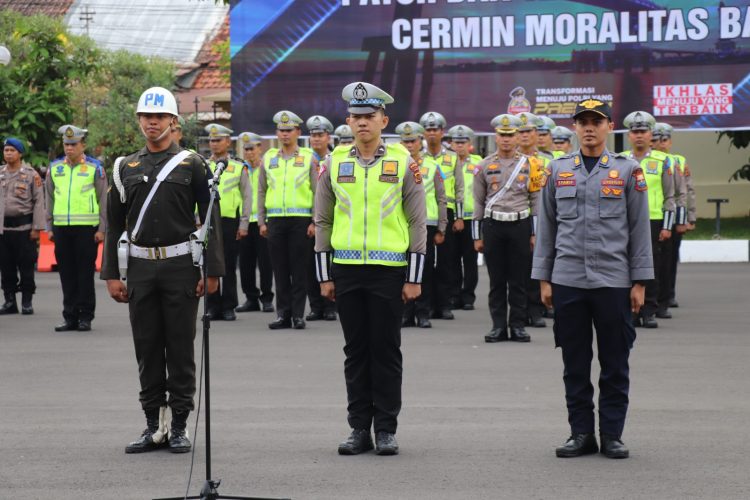 Polda Jambi laksanakan apel gelar pasukan Ops Patuh Tahun 2023 di lapangan Mapolda Jambi pada Senin, (10/07/2023). (Foto: Humas Polda Jambi)