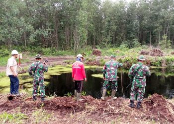Patroli Bersama Tim Satgas Karhutla di wilayah Kabupaten Tanjab Barat, Selasa (11/07/2023). (dok. Penrem 042/Gapu)