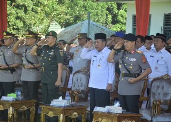 Kapolda Jambi Hadiri Pelaksanaan Upacara Sertijab Danyon Raider 142/KJ di lapangan Batalyon Infanteri Raider 142/Kesatria Jaya Kota Jambi pada Rabu, (12/07/2023). (Dok. Humas Polda Jambi)