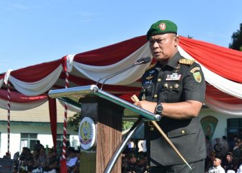 Danrem 042/Gapu saat Pimpin Sertijab Danyonif Raider 142/KJ di Lapangan Upacara Batalyon Infanteri Raider 142/KJ, Paal 2 Kasang, Kota Jambi, Rabu (12/7/2023). (Dok. Penrem 042/Gapu)