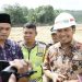 Edi Purwanto mengecek Lokasi Pembangunan Tol Jambi- Betung di Desa Muaro Sebapo, Kamis (13/07/2023). (Dok. Humas DPRD Provinsi Jambi)