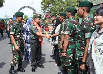 Kasad Jenderal TNI Dr. Dudung Abdurachman saat melakukan Kunker ke wilayah Kodam IV/Diponegoro, di Solo, Jumat (14/7/2023). (Dok. Dispenad)