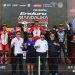 Pebalap Astra Honda, Rheza Danica Ahrens (tengah) dan Veda Ega Pratama (kiri) raih podium pertama dan kedua pada race pertama seri kedua di ajang Kejurnas Mandalika Racing Series di kelas Sport 250cc di Pertamina Mandalika International Street Circuit, NTB (15/7) (Dok. AHM)