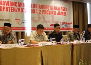 Tes wawancara calon anggota Bawaslu Jambi oleh Timsel zona 2 di Aston Hotel Jambi. Senin (17/7/2023). (Dok. Siklusjambi.id)