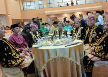 Gubernur Jambi, Wakil Gubernur Jambi, Ketua Umum LAM dan pimpinan Forkopimda Jambi pada acara Pekan Adat Melayu Jambi di RCC Kota Jambi, Rabu (19/07/2023). (Foto: Riky Serampas)