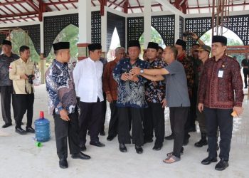 Wagub saat meninjau Persiapan Lokasi MTQ ke - 52 Tingkat Provinsi Jambi di Sarolangun, Kamis (20/07/2023). (Foto: Diskominfo/Agus S)
