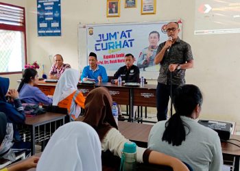 Kegiatan Jum'at Curhat Polda Jambi di SMA N 3 Kota Jambi, Jumat, (21/07/2023). (dok. Humas Polda Jambi)