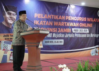 Al Haris saat menghadiri Pelantikan PW IWO Provinsi Jambi Periode 2023-2028 di Hotel Grand Jambi, Minggu, (23/07/2023) (Foto: Harun - Kominfo)
