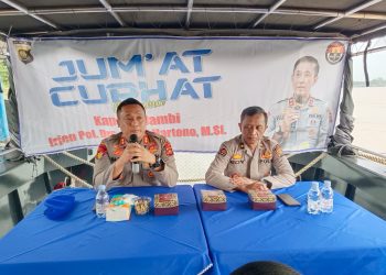 Jum'at Curhat Polda Jambi Pengemudi Ketek di peraiaran sungai batang hari, Jumat (28/07/2023). (Dok. Humas Polda Jambi)