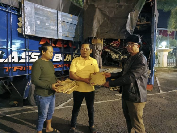 Dua Truk Berisikan 36 Sepeda Motor Tanpa BPKB diamankan Tim Resmob Ditreskrimum Polda Jambi di Jalan Sumberejo, Mayang Mangurai, Kota Jambi, Rabu (26/07/2023). (Dok. Humas Polda Jambi)