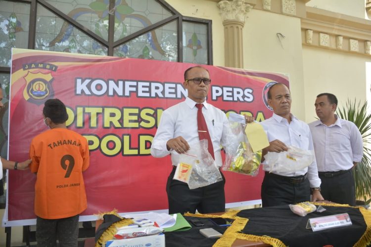 Press release ungkap kasus Narkotika jenis shabu sebanyak 0,87 Kg di Mapolda Jambi, Senin (31/07/2023). (Dok. siklusjambi.id)