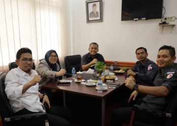 Humas Bawaslu Provinsi Jambi di ruang Ketua Bawaslu Provinsi Jambi Senin (31/7/2023) (Dok. siklusjambi)