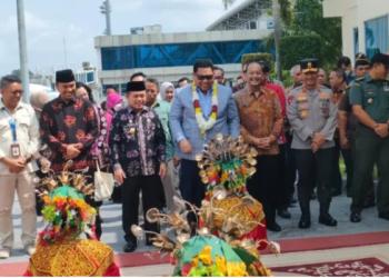 Kepala BNN RI, Komjen Pol Petrus Reinhard Golose saat tiba di bandara Sultan Thaha Jambi, Kamis (03/08/2023). (Foto: siklusjambi)