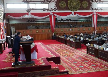 Al Haris pada Sidang Paripurna DPRD Provinsi Jambi di Ruang Utama Gedung DPRD Provinsi Jambi Selasa, (08/08/2023). (Foto: Diskominfo/Novriansah)