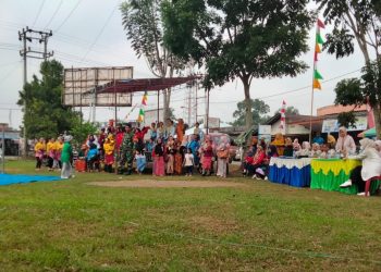 Perlombaan menyemarakkan HUT RI  di jajaran Koramil Wilayah Kabupaten Sarolangun, Sabtu (12/8). (Dok. Penrem 042/Gapu)