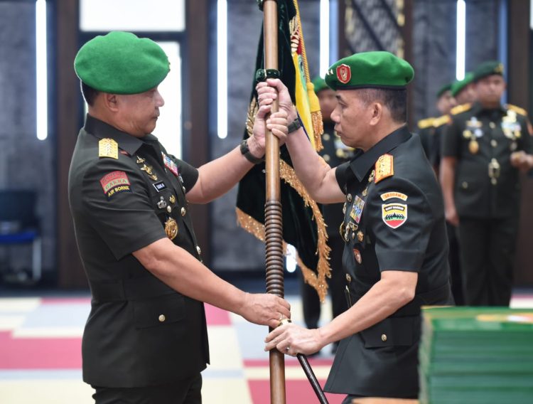 Kasad Jenderal TNI Dr. Dudung Abdurachman pimpin Sertijab 14 jabatan strategis di Lingkungan TNI AD di Aula Jenderal Besar A.H. Nasution Mabesad, Jakarta, Senin (21/8/2023).(Dok. Dispenad)