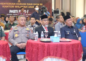 Wakapolda saat Hadiri Pelepasan Purna Bhakti Kakanwil Kemenkum dan HAM Provinsi Jambi, di Gedung Aula Pengayoman Kanwil Kemenkumham Jambi. Kamis, (31/08/2023). (Dok, Humas Polda Jambi)