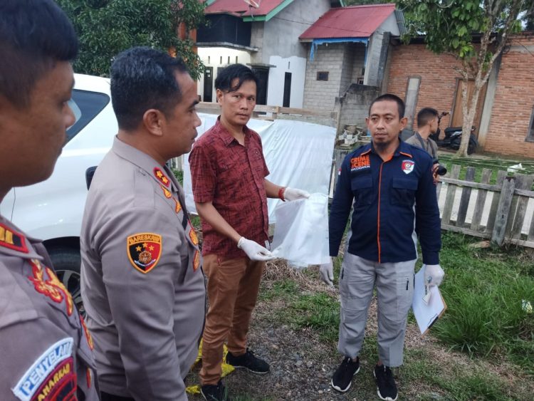 Proses mediasi warga yang dilakukan oleh Kapolres Tebo bersama PJ. Bupati Tebo di Dusun Air Mancur, Desa Teluk Kayu Putih, Kecamatan VII Koto, Selasa (01/08). (Dok. Humas Polda Jambi)