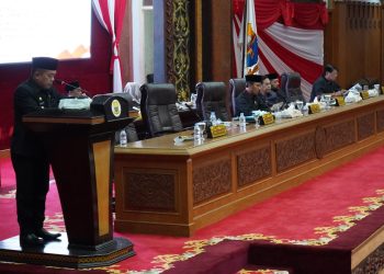 Gubernur Al Haris pada Paripurna DPRD Provinsi Jambi di Ruang Utama Gedung DPRD Provinsi Jambi, Rabu (02/08/2023). (Foto : Novriansah -Kominfo)