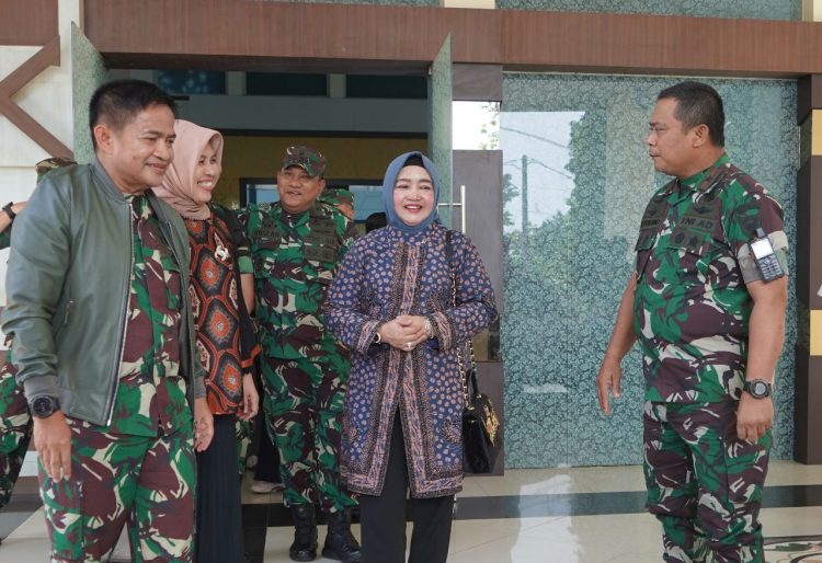 Wairjenad Kasad tiba di Bandara Sultan Thaha Jambi, Rabu (2/8/23). (Dok. Penrem 042/Gapu)