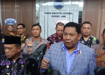 Gubernur Al Haris saat diwawancara usai meresmikan kantor Badan Narkotika Nasional (BNN) Provinsi Jambi pada Kamis, (03/08/2023) (Foto: Erit Sutriedi -Kominfo)