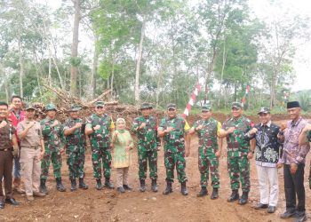 Kodim 0416/Bute Terima Kunjungan Tim Wasev TMMD dari Mabesad di Desa Talang Selungko Kec. Bathin II Pelayang Kab. Bungo, Kamis (03/08/2023) (Dok. Penrem 042/Gapu)