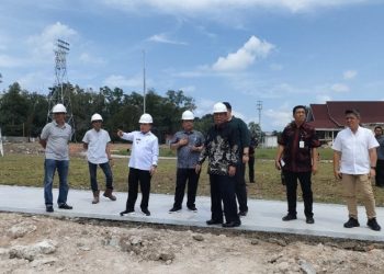Al Haris dan Abdullah Sani Tinjau Proyek Pembangunan Arena STQ di Jambi dikawasan eks arena MTQ Jumat (04/08/2023). (Dok. siklusjambi)