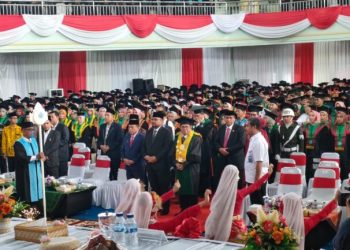 Wisuda mahasiswa program Sarjana ke-65, Magister ke-38, dan Doktor ke-14 UIN 2023 di kampus UIN STS Jambi, Selasa (08/08/2023). (Dok. Siklusjambi/Bambang)