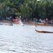 Perahu Anak Bugis lebih dahulu masuk garis finis di Desa Merbau, Rabu (9/8). (Dok. Siklusjambi/Bambang) 